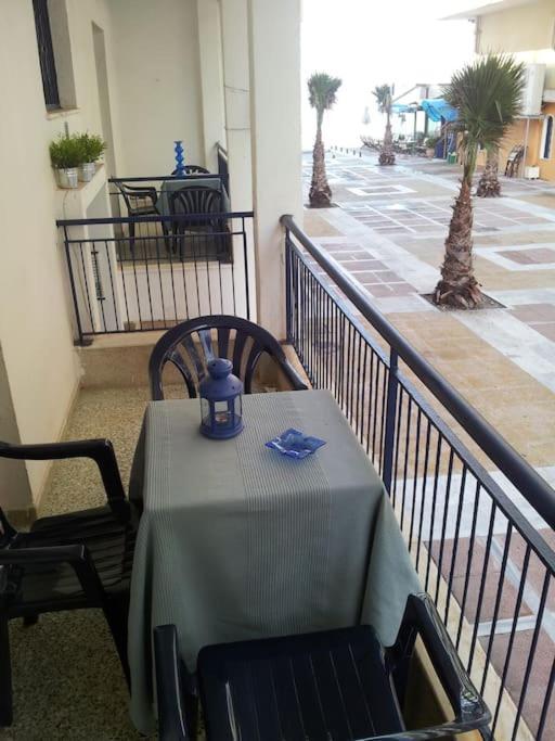 Cozy Seaside Apartment Loutraki Екстер'єр фото