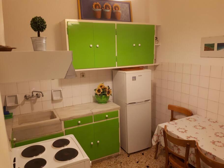Cozy Seaside Apartment Loutraki Екстер'єр фото